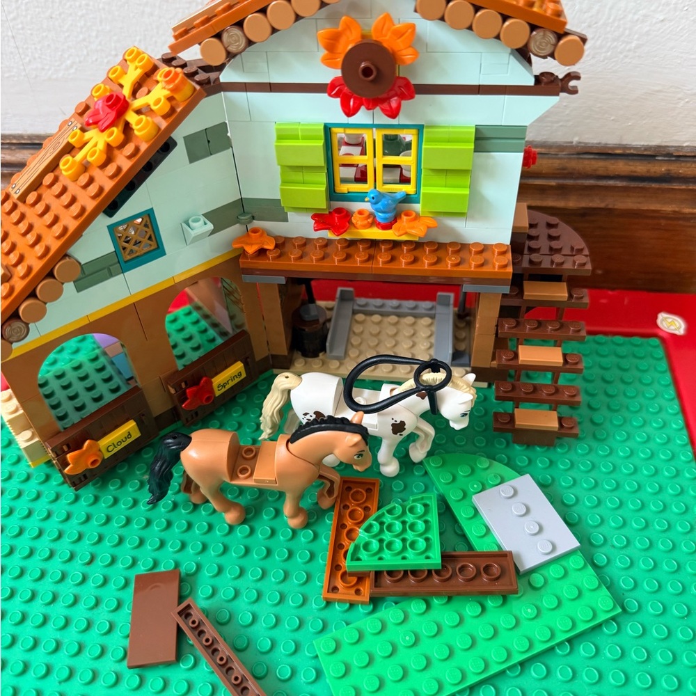 LEGO Friends Autumn’s Horse Stable 41745 Building Toy 90% complete - Picture 2 of 8